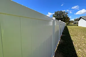 straight vinyl fence